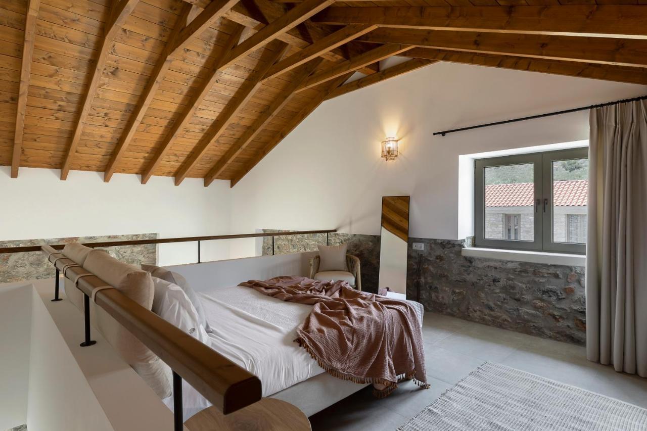 Lichnos Luxury Suites Sourpi Extérieur photo